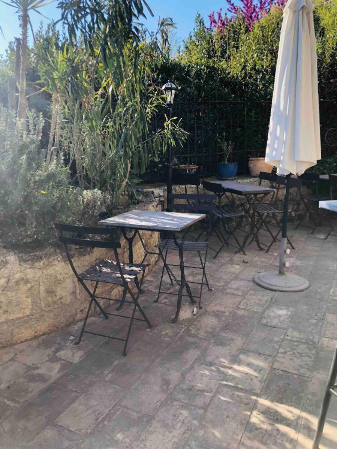 Au Bout Du Pre Hotel Pezenas Exterior photo